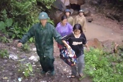 Thanh Hóa di dời hàng trăm hộ dân khỏi khu vực nguy hiểm