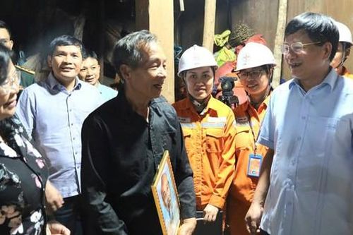 Điện lưới quốc gia 'về bản' mở ra chương mới cho 85 hộ dân người Mông