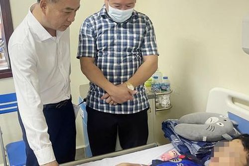 Quỹ Bảo trợ trẻ em Việt Nam thăm hỏi, hỗ trợ gia đình nạn nhân vụ lật tàu du lịch Vịnh Xanh 58