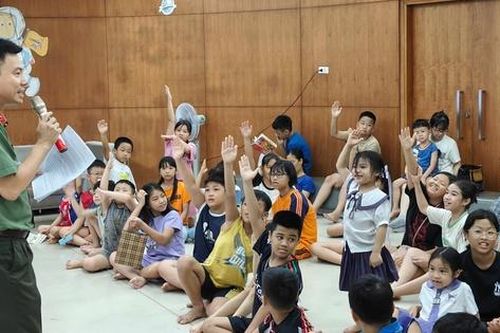 Giảm nghèo thông tin cho trẻ em: Bắt đầu từ kỹ năng số cơ bản