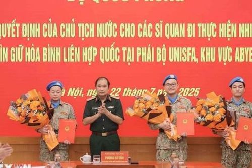 3 sĩ quan nhận quyết định đi gìn giữ hòa bình quốc tế