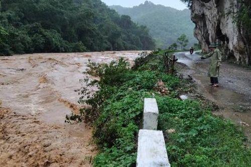 Thanh Hóa: Bão số 3 'nuốt đường' vào bản, nhiều hộ dân bị cô lập