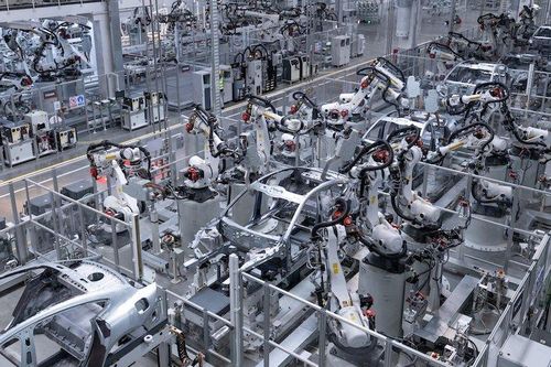 'Đấu' Tesla, Xiaomi trang bị 1.000 robot cho nhà máy sản xuất xe điện tăng công suất
