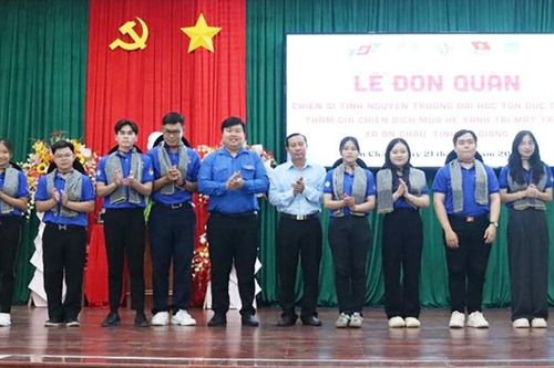 40 sinh viên tình nguyện Trường Đại học Tôn Đức Thắng tham gia chiến dịch mùa hè xanh tại xã An Châu