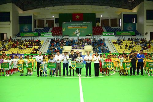 16 đội bóng tham dự vòng chung kết giải bóng đá nhi đồng (U.11) toàn quốc tại Đà Nẵng