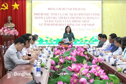 Phó bí thư Tỉnh ủy, Chủ tịch Ủy ban MTTQ Việt Nam tỉnh Huỳnh Thị Hằng làm việc với xã Dầu Giây và Thống Nhất
