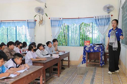 'Gieo mầm tri thức' qua những lớp học hè yêu thương