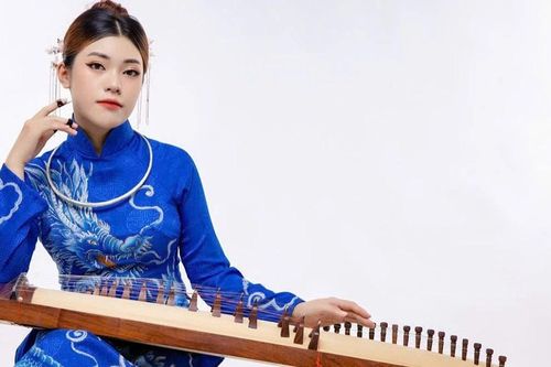 Vang tiếng đàn tranh nơi phố núi
