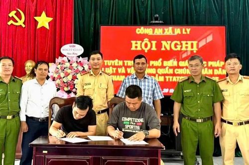 Nhiều hoạt động thiết thực hỗ trợ người dân trong ngày cuối tuần
