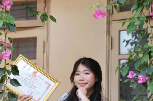Cô gái dân tộc Tày đạt điểm 10 môn Sinh học duy nhất của tỉnh