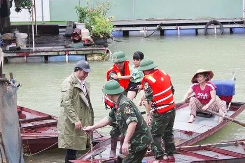 Hỗ trợ di dời 52 hộ dân làng vạn chài đến nơi an toàn