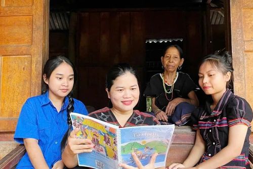 Cô giáo người Pa Kô và tình yêu văn hóa dân tộc