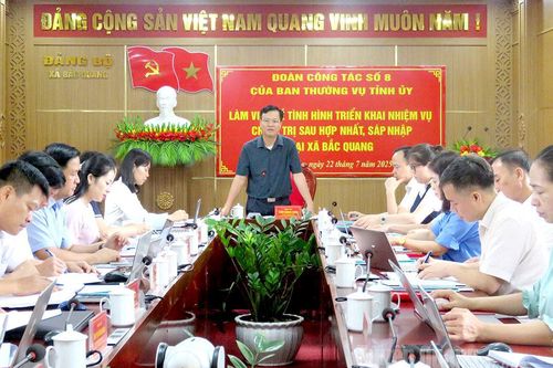 Đoàn công tác của Ban Thường vụ Tỉnh ủy nắm tình hình hoạt động của các xã sau sáp nhập