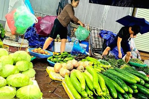 Siết chặt kiểm tra, xử lý găm hàng, thổi giá trong mưa bão