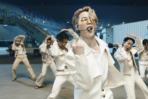 Nhân viên hàng không bị bắt vì bán thông tin chuyến bay của BTS