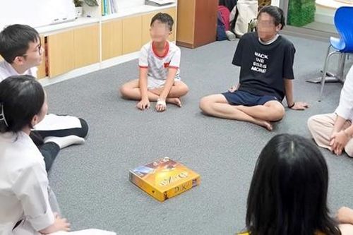 Gia cảnh cháu bé 10 tuổi mất cả gia đình vụ lật tàu ở Hạ Long