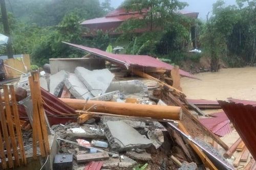 Bão số 3 khiến hàng trăm hộ dân bị nước lũ cô lập, 2 người mất tích tại Nghệ An, Hà Tĩnh
