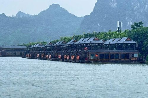 Ninh Bình tạm dừng đón khách du lịch bằng phương tiện đường thủy