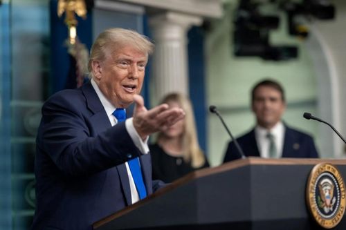 Ông Trump: Mỹ sẽ tấn công cơ sở hạt nhân Iran nếu cần thiết