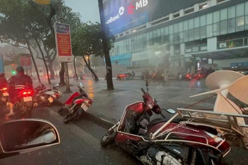Vùng mây lớn do hoàn lưu bão số 3 đang tiến thẳng vào Hà Nội