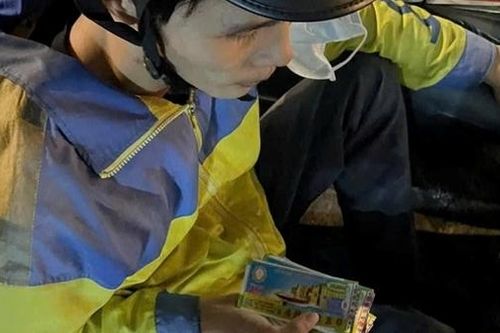 Bắt giữ đối tượng cướp giật 100 tờ vé số của người khuyết tật