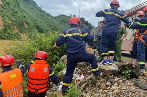 Điện Biên: Lật cầu treo, 2 người bị thương nặng