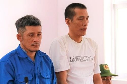 Hai anh em họ dùng lửa đốt chết người nghi trộm điện thoại