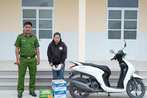 Nữ quái chuyên 'cướp bia' của các cửa hàng tạp hóa
