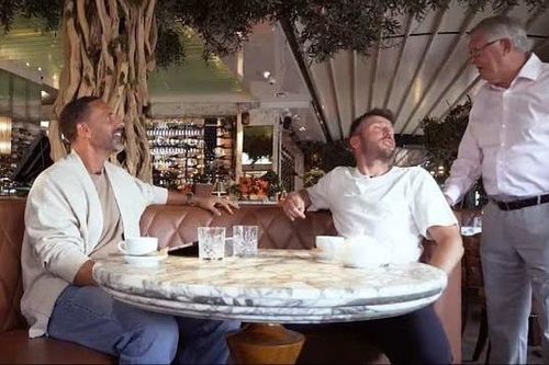 Sir Alex Ferguson xuất hiện trong podcast của Ferdinand và Carrick