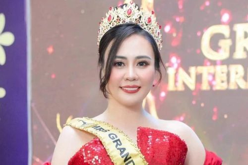 Hoa hậu đầu tiên giữ vương miện hai nhiệm kỳ