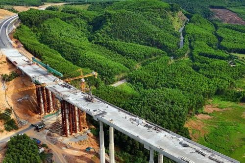 Tăng tốc thi công đưa cao tốc Vũng Áng-Bùng về đích