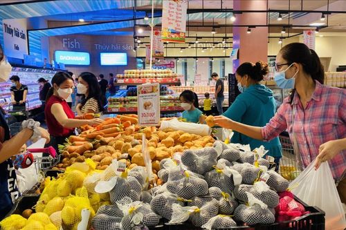 Lượng khách tới siêu thị tăng 200% trước bão