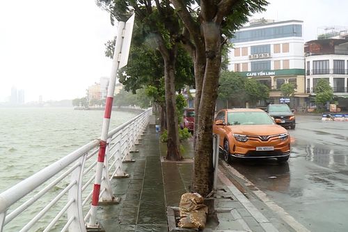 Hà Nội bình yên trong ngày bão số 3 đổ bộ