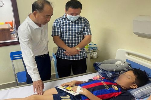 Quỹ Bảo trợ trẻ em Việt Nam thăm hỏi, động viên trẻ em gặp nạn trong vụ lật tàu tại Vịnh Hạ Long