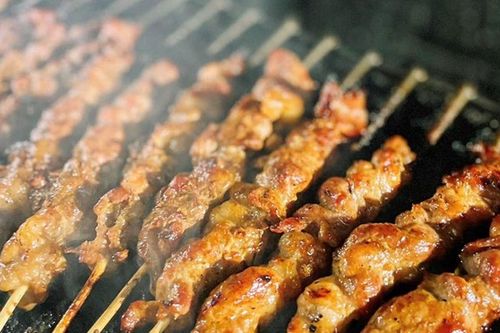 Ăn thịt xiên nướng mỗi ngày, cô gái trẻ sốc khi phát hiện ung thư giai đoạn cuối