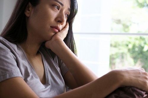Tôi 41 tuổi, mẹ đơn thân hai con: Nên chọn hạnh phúc hay tiếp tục chờ đợi?