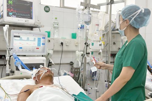 Người đàn ông gặp nạn sau cú ngã từ mái nhà, cả gia đình rơi vào bế tắc