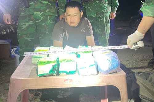 Bắt quả tang 2 người Lào vận chuyển 17kg ma túy