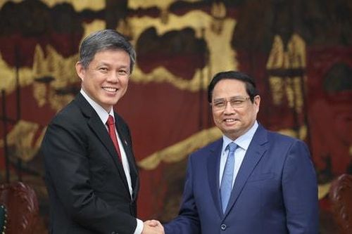 Thủ tướng tiếp Bộ trưởng Điều phối Dịch vụ công, Bộ trưởng Quốc phòng Singapore