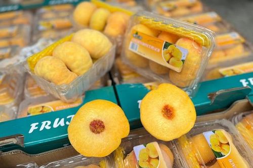 Loại đào của Trung Quốc được xếp vào hàng ngon nhất thế giới xuất hiện nhiều ở thị trường Việt giá vài trăm nghìn đồng/kg