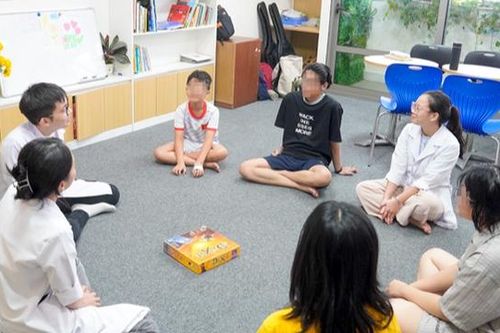 Thông tin mới nhất về tình hình sức khỏe của bé trai 10 tuổi sống sót trong vụ lật tàu ở Hạ Long