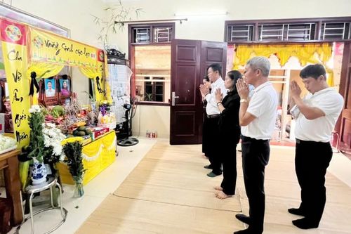 Lãnh đạo MTTQ thành phố chia buồn với gia đình có 4 người thiệt mạng trong vụ lật tàu
