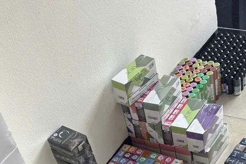 Hà Nội: Khởi tố 14 đối tượng trong đường dây mua bán thuốc lá điện tử