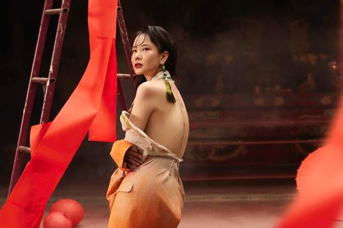 'Biến cố' cột sống của siêu mẫu Dương Yến Ngọc