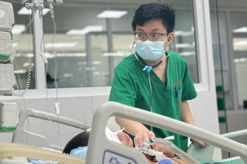 Nam sinh 17 tuổi hôn mê sau cơn sốt 39 độ C