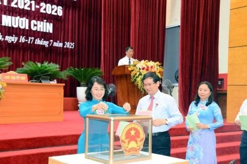 Phê chuẩn hai Phó chủ tịch Ủy ban Nhân dân tỉnh Quảng Ninh
