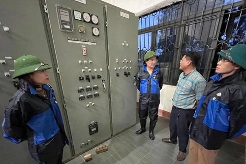 Mưa lũ, sạt lở đe dọa Hà Nội sau bão số 3
