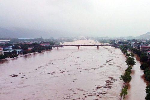 Lũ trên sông Cả vượt báo động 3, Nghệ An – Hà Tĩnh khẩn cấp ứng phó