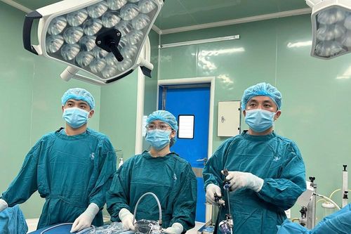Bé gái bị xoắn dạ dày 180 độ theo trục tạng rất hiếm gặp