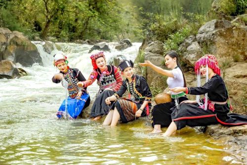 Phấn đấu trở thành điểm sáng phát triển du lịch cộng đồng giàu bản sắc
